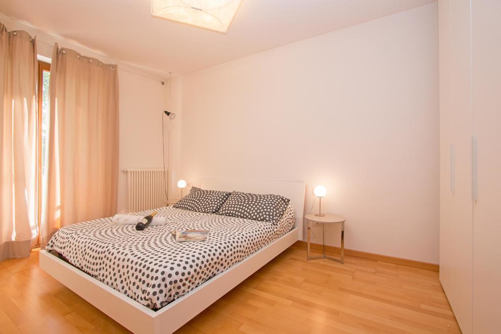 Benacus E4 Apartment By Wonderful Italy 시르미오네 외부 사진